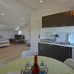 Casa de hóspedes Bavica 3*