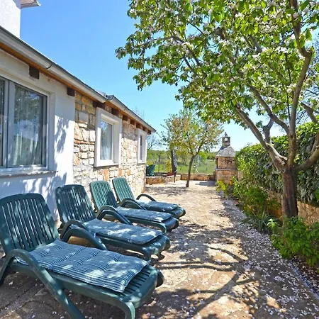 Πανσιόν Bavica Ρόβινι