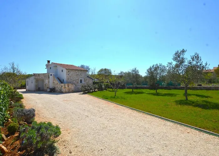 Πανσιόν Bavica 3*