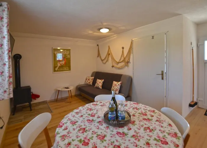 Bavica Πανσιόν 3*