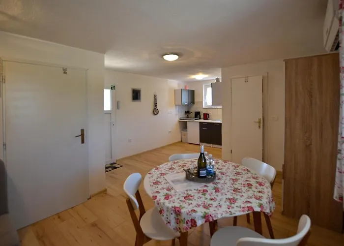 Bavica Πανσιόν