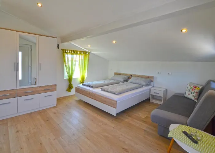 Bavica Πανσιόν